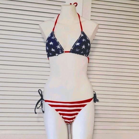 Bikini - Picture 4 of 10